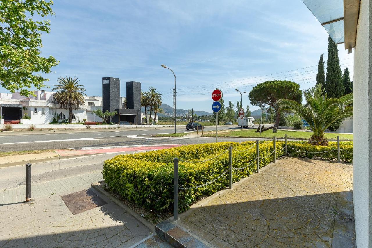 V017 - Porto Marina Apartment Roses Bagian luar foto